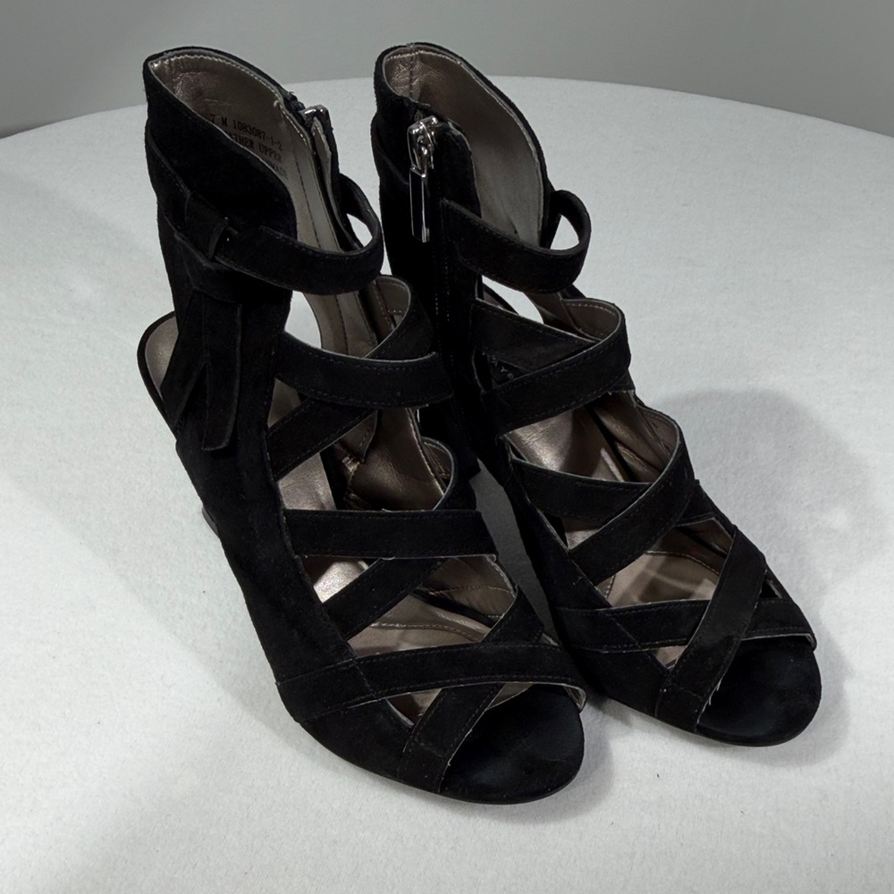 Array Elegant Black Heeled Sandals - Picture 6 of 11